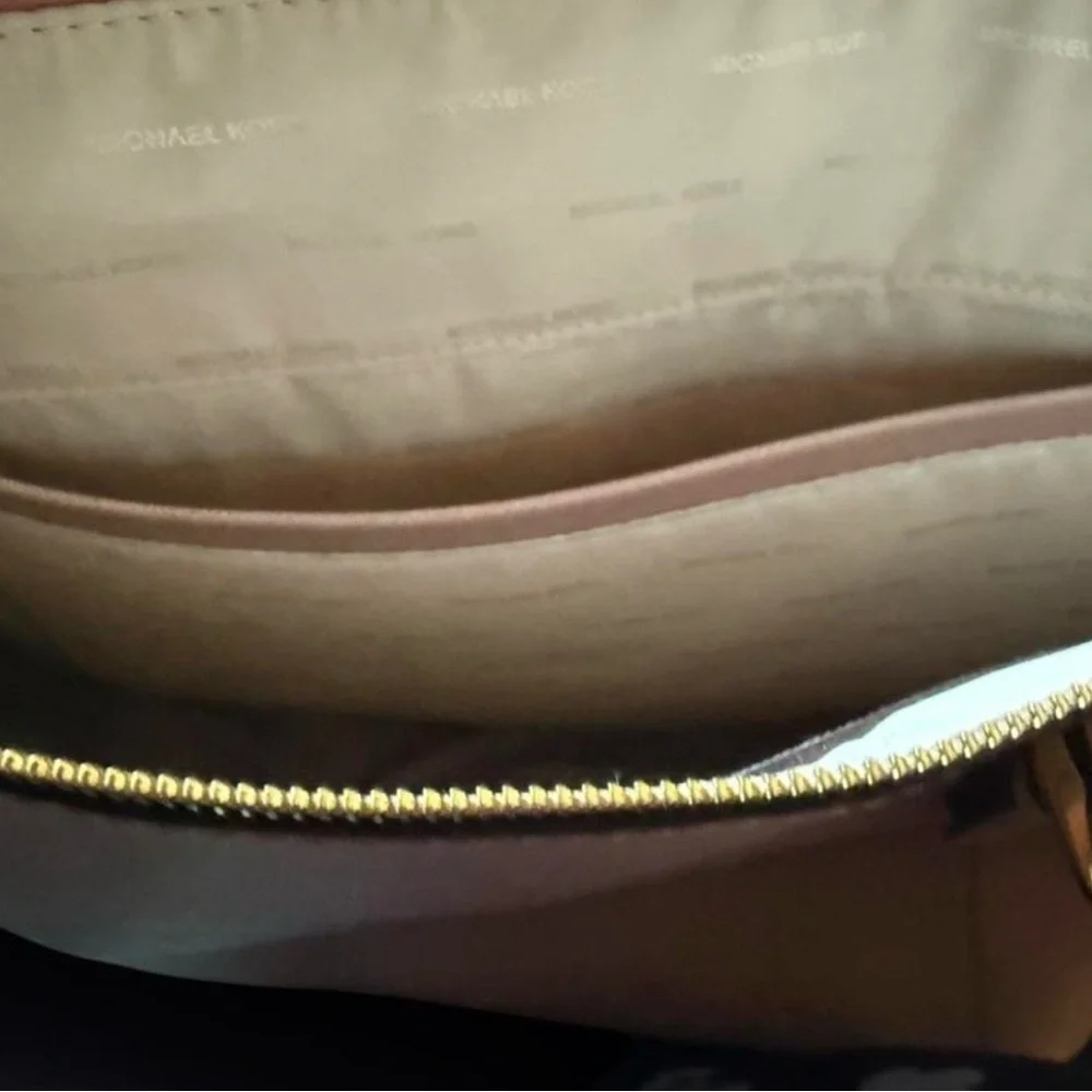 Michael Kors Jet Set Travel Large Saffiano Leather Tote Blush Pink/Nude MK Charm - Picture 7 of 7